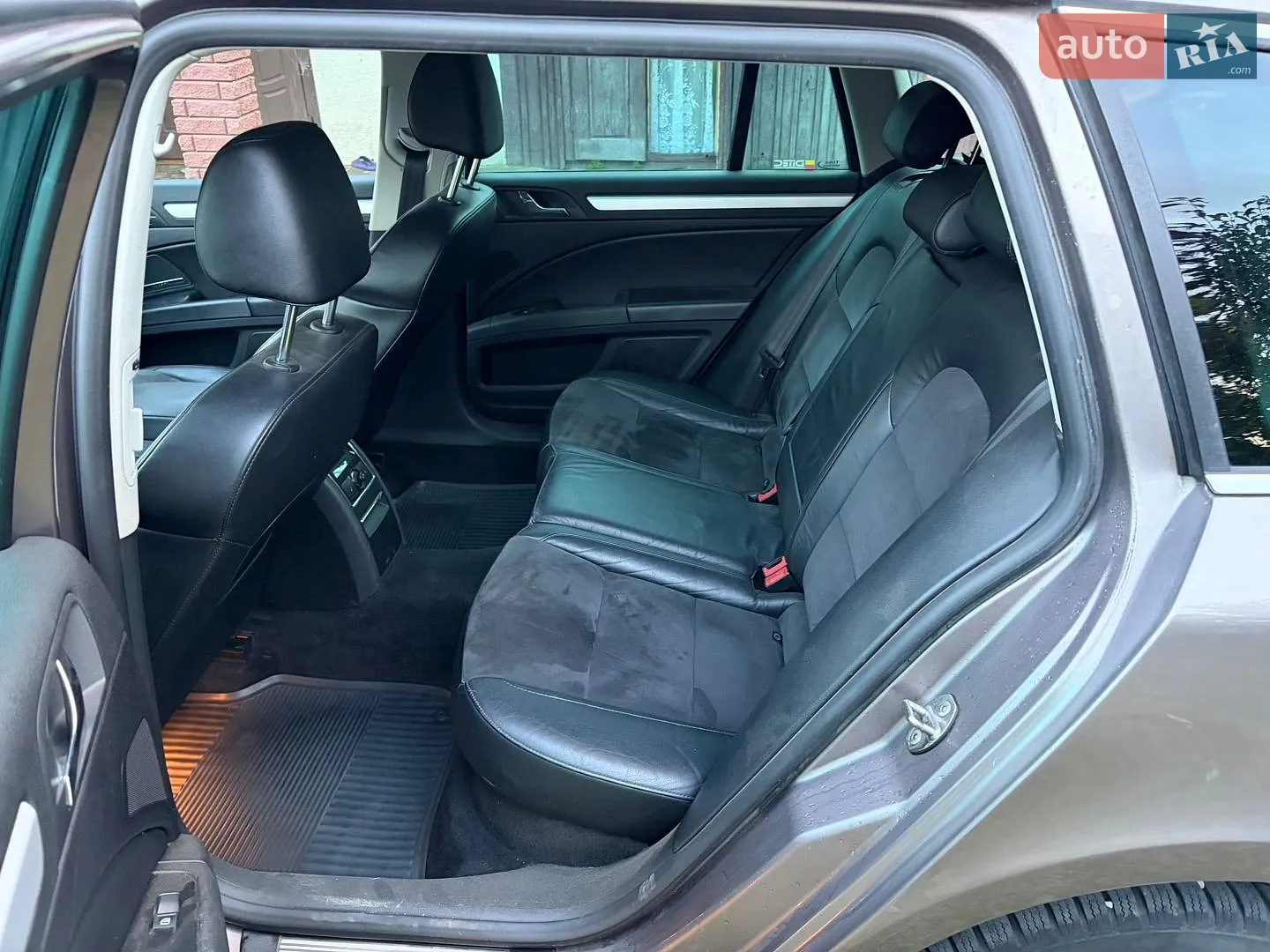 2010 Skoda Superb - мініатюра 9