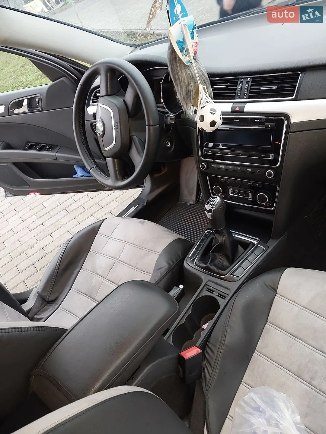 2011 Skoda Superb - мініатюра 8