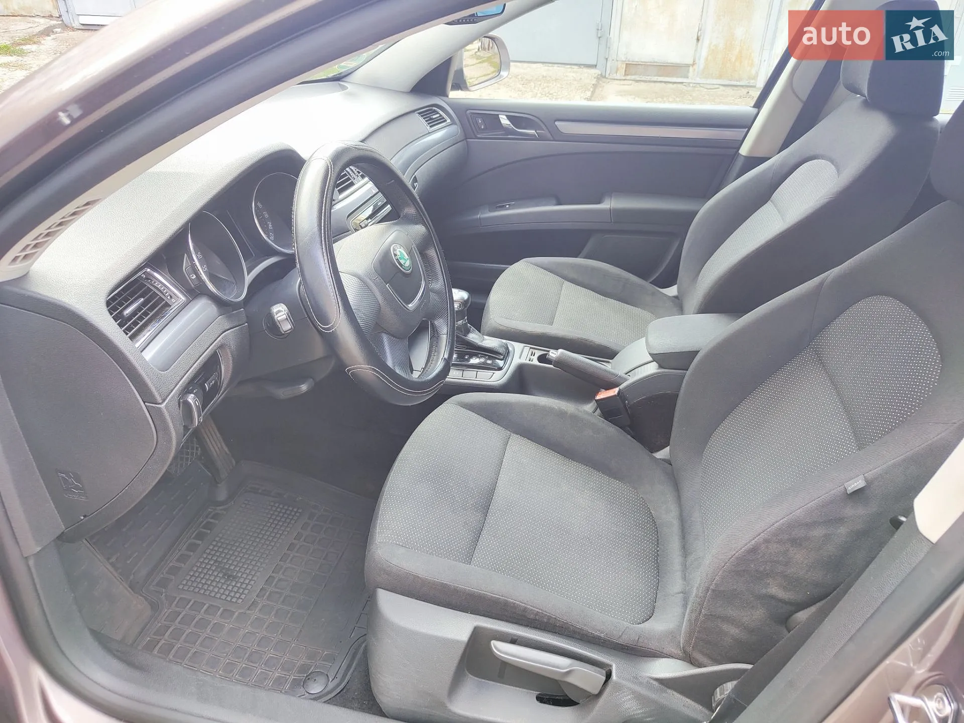 2010 Skoda Superb - мініатюра 10