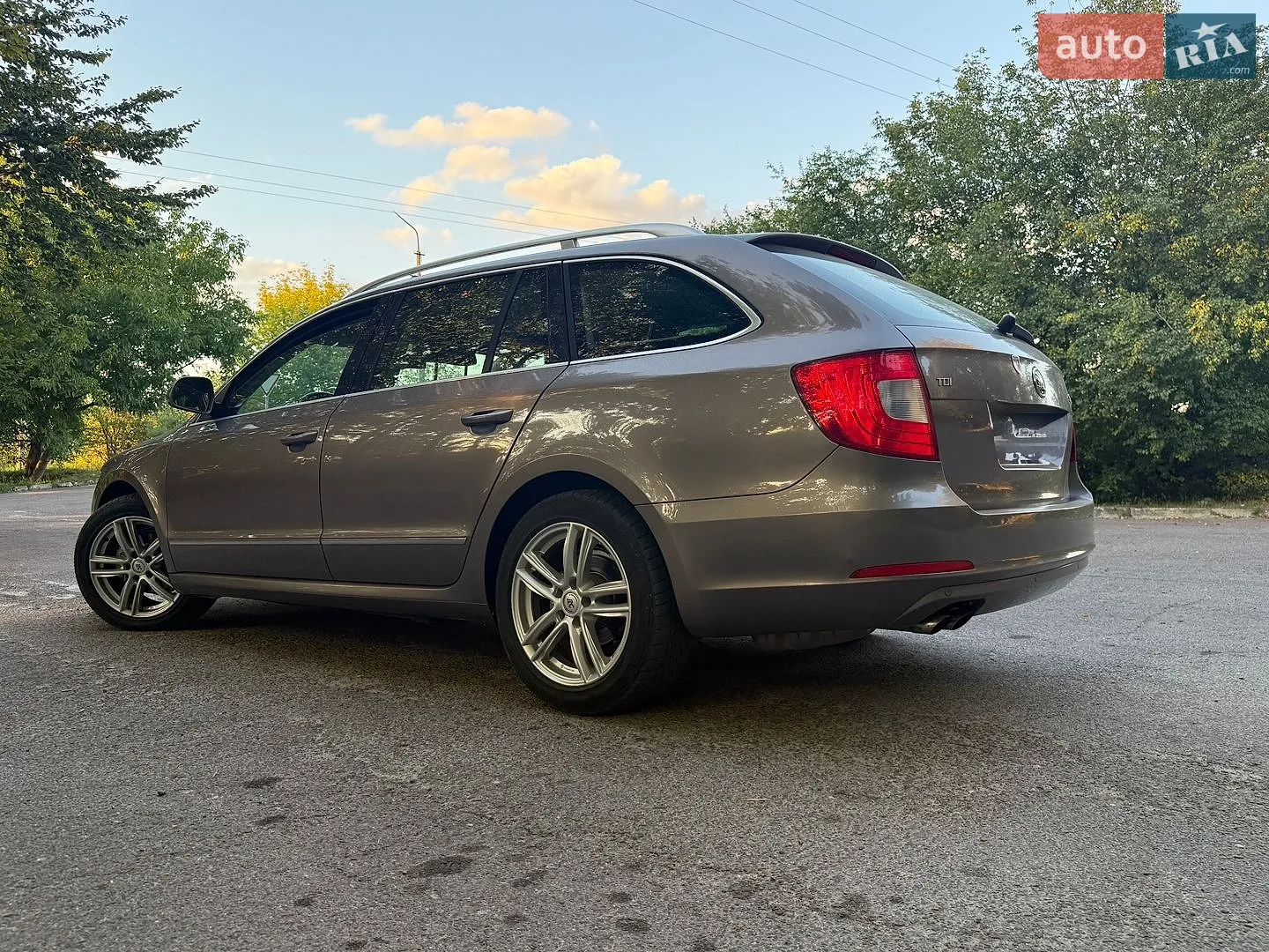2010 Skoda Superb - мініатюра 8