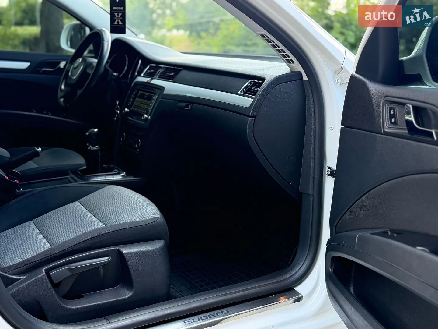2011 Skoda Superb - мініатюра 18