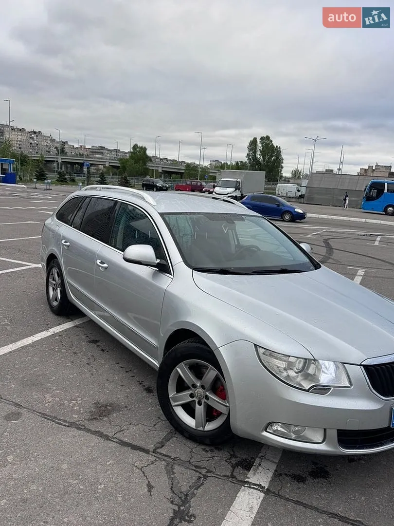 2010 Skoda Superb - мініатюра 2