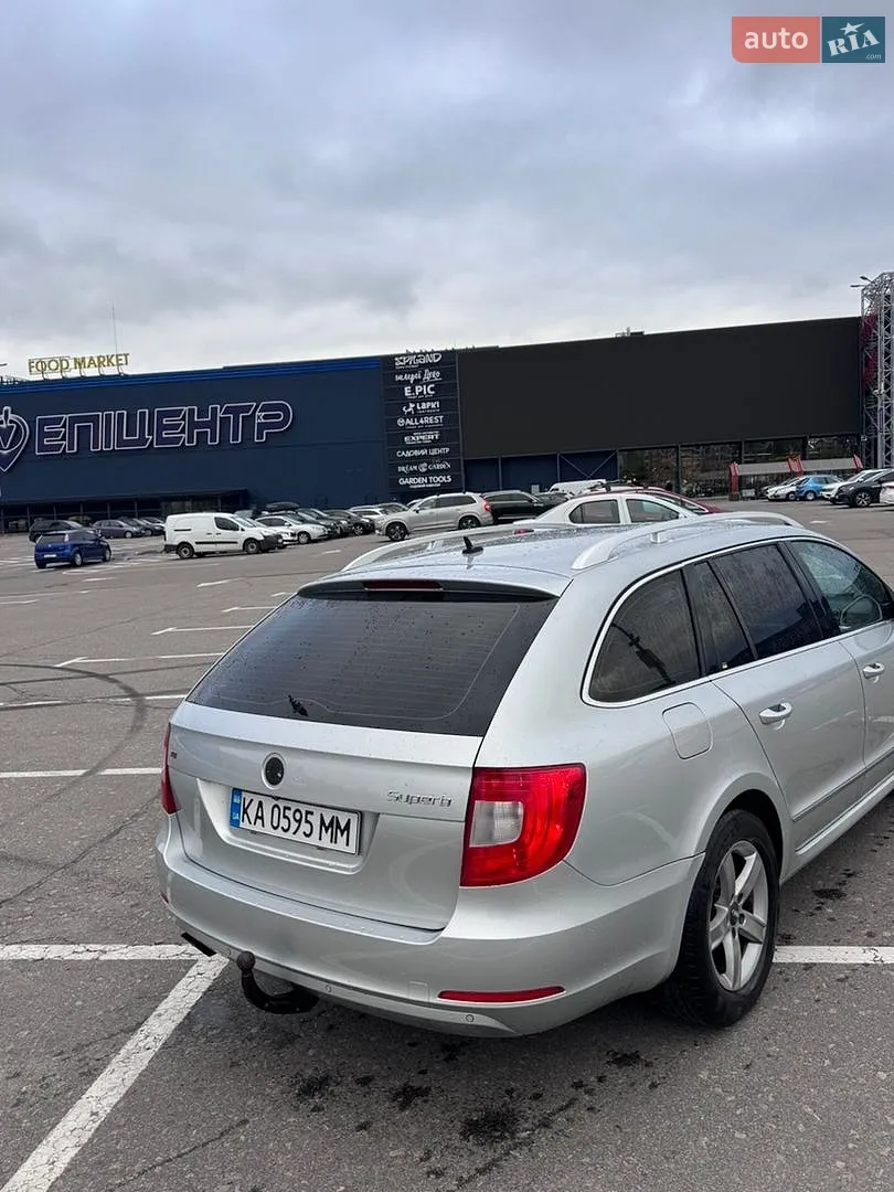 2010 Skoda Superb - мініатюра 4