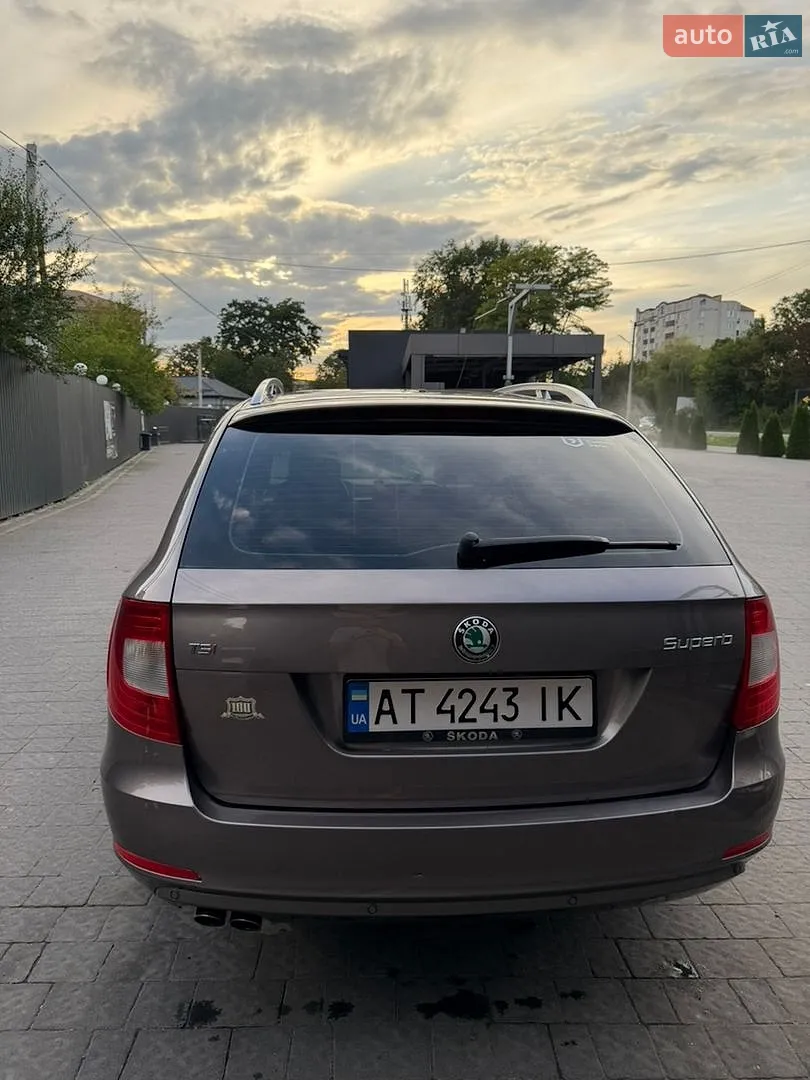2010 Skoda Superb - мініатюра 8
