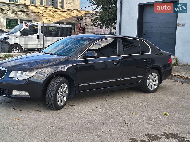 Лифтбек Skoda Superb 2012 в Вараше