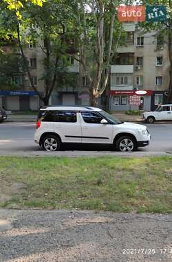 Хэтчбек Skoda Yeti 2012 в 