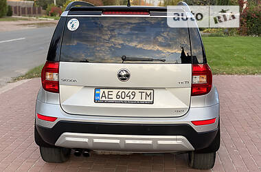 Позашляховик / Кросовер Skoda Yeti 2016 в 