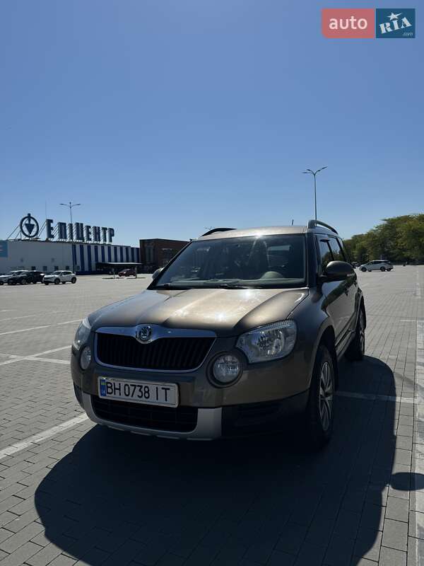 Внедорожник / Кроссовер Skoda Yeti 2012 в 