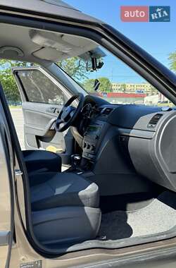 Внедорожник / Кроссовер Skoda Yeti 2012 в 