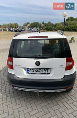 Внедорожник / Кроссовер Skoda Yeti 2011 в 