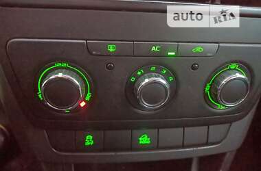 Внедорожник / Кроссовер Skoda Yeti 2010 в 