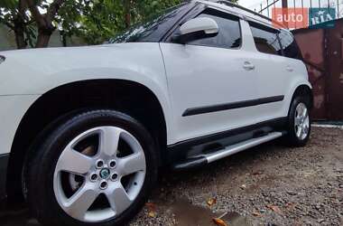 Внедорожник / Кроссовер Skoda Yeti 2011 в 