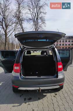 Позашляховик / Кросовер Skoda Yeti 2009 в 