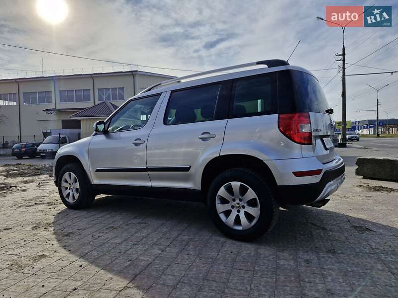 Внедорожник / Кроссовер Skoda Yeti 2015 в 