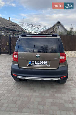 Внедорожник / Кроссовер Skoda Yeti 2011 в 
