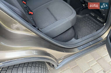 Внедорожник / Кроссовер Skoda Yeti 2011 в 