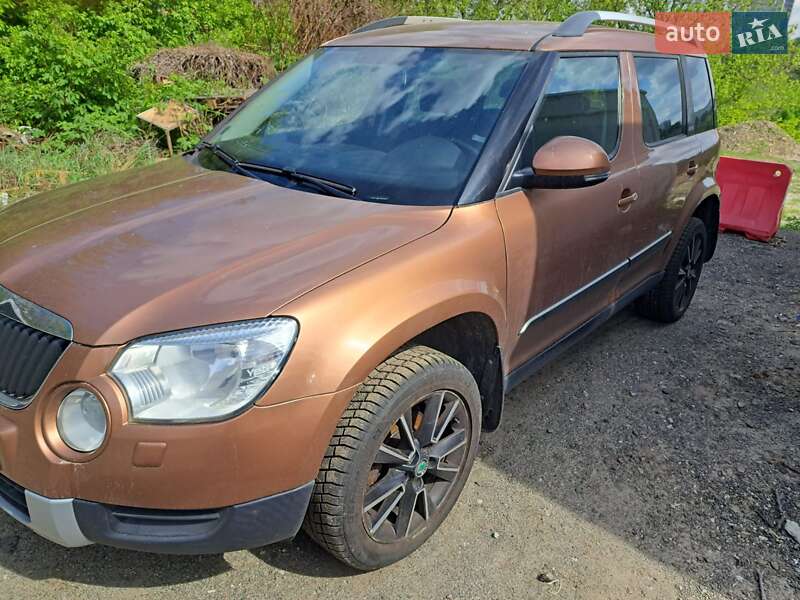 Позашляховик / Кросовер Skoda Yeti 2014 в 