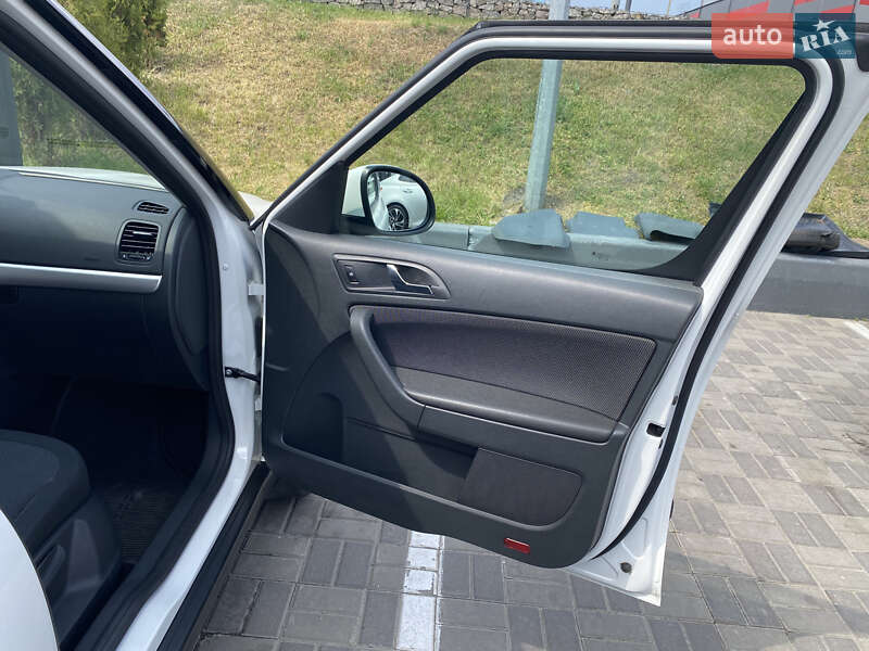 Позашляховик / Кросовер Skoda Yeti 2012 в Києві