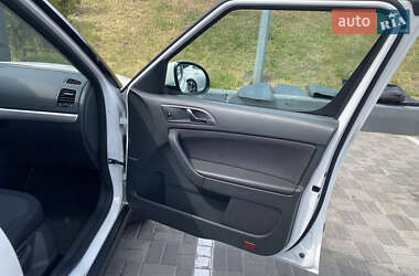 Позашляховик / Кросовер Skoda Yeti 2012 в 