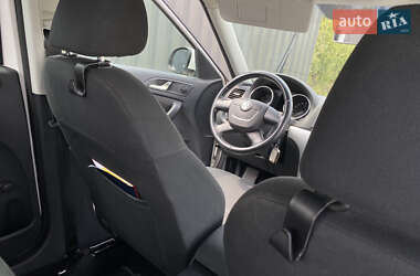 Позашляховик / Кросовер Skoda Yeti 2012 в 