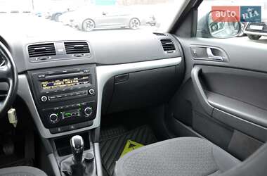 Позашляховик / Кросовер Skoda Yeti 2011 в 