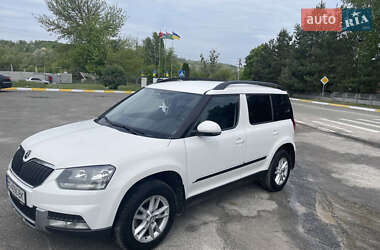 Позашляховик / Кросовер Skoda Yeti 2015 в 