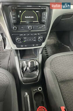 Внедорожник / Кроссовер Skoda Yeti 2011 в 