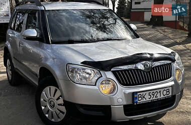Внедорожник / Кроссовер Skoda Yeti 2012 в Остроге