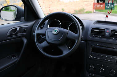 Позашляховик / Кросовер Skoda Yeti 2012 в 