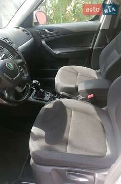 Внедорожник / Кроссовер Skoda Yeti 2011 в 