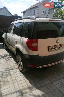 Внедорожник / Кроссовер Skoda Yeti 2011 в 