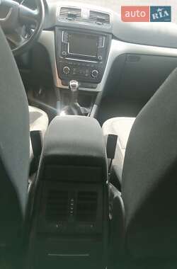 Внедорожник / Кроссовер Skoda Yeti 2011 в 
