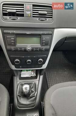 Внедорожник / Кроссовер Skoda Yeti 2009 в 