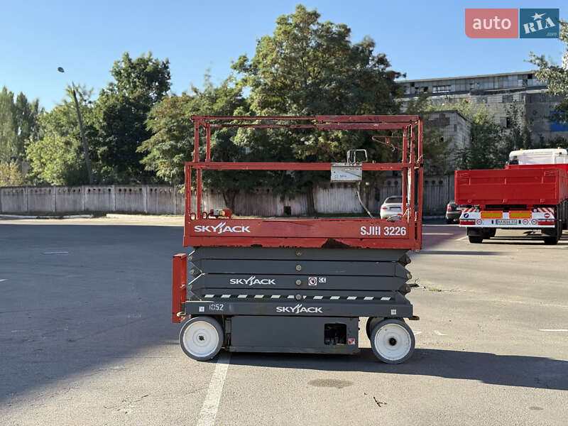 Ножничный подъемник Skyjack SJ 2020 в Киеве