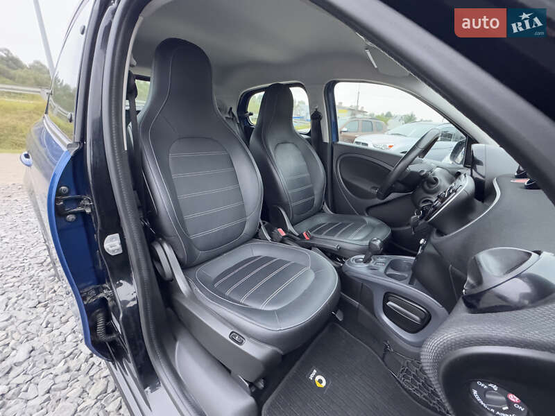 Хетчбек Smart EQ Forfour 2017 в Стрию