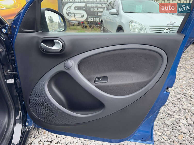 Хэтчбек Smart EQ Forfour 2017 в Стрые