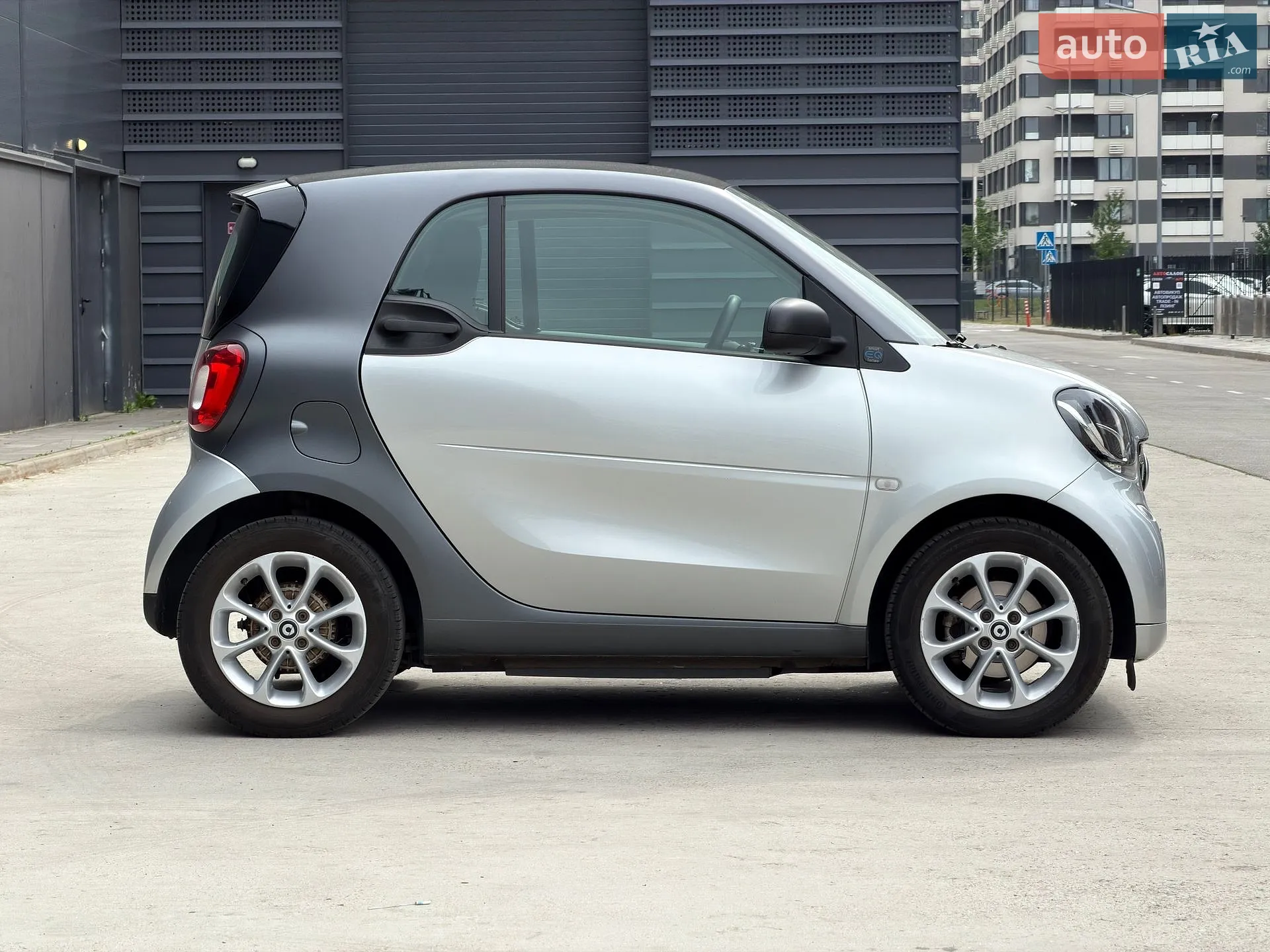 2019 Smart Fortwo - мініатюра 4