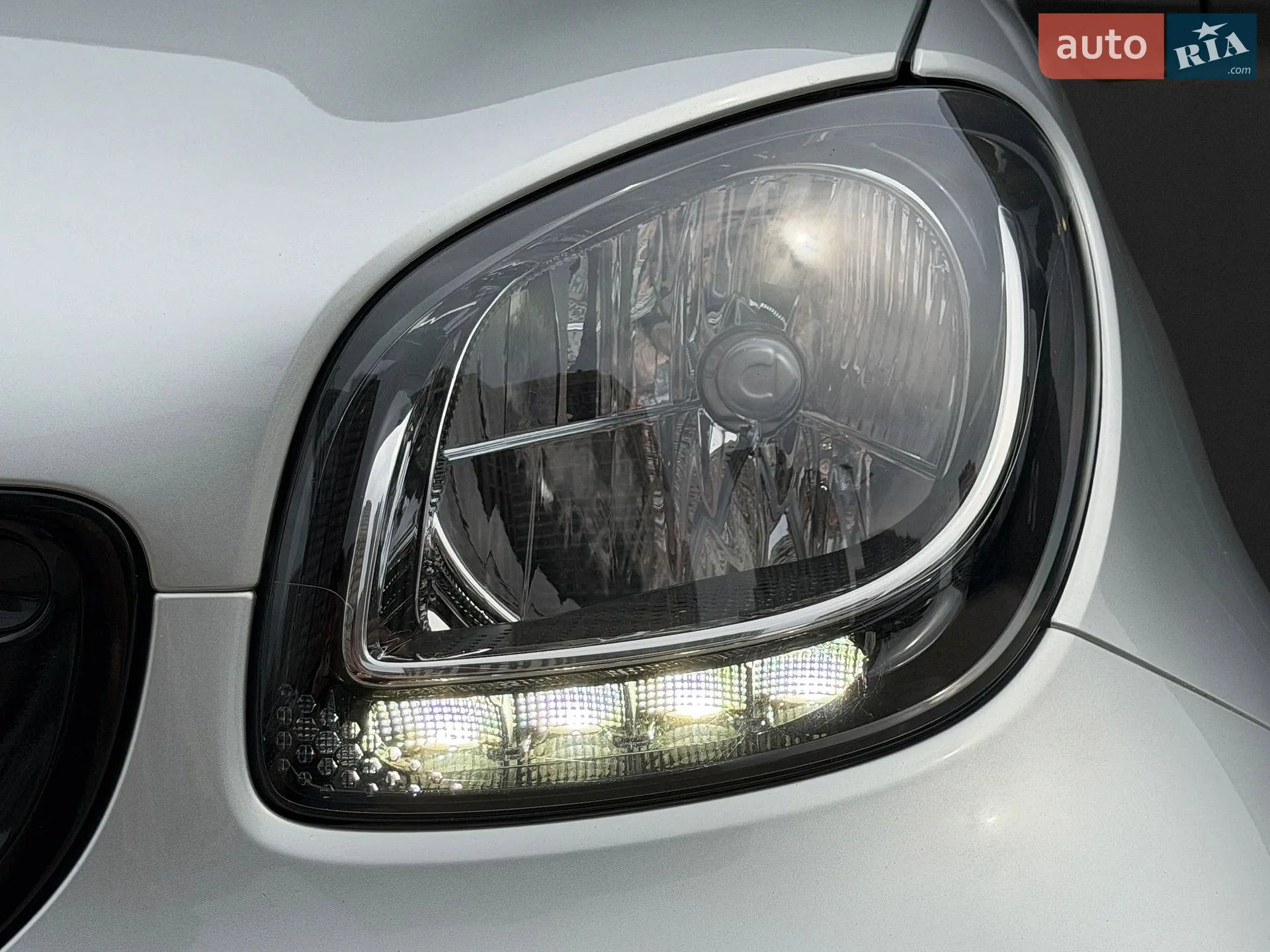 2019 Smart Fortwo - мініатюра 11