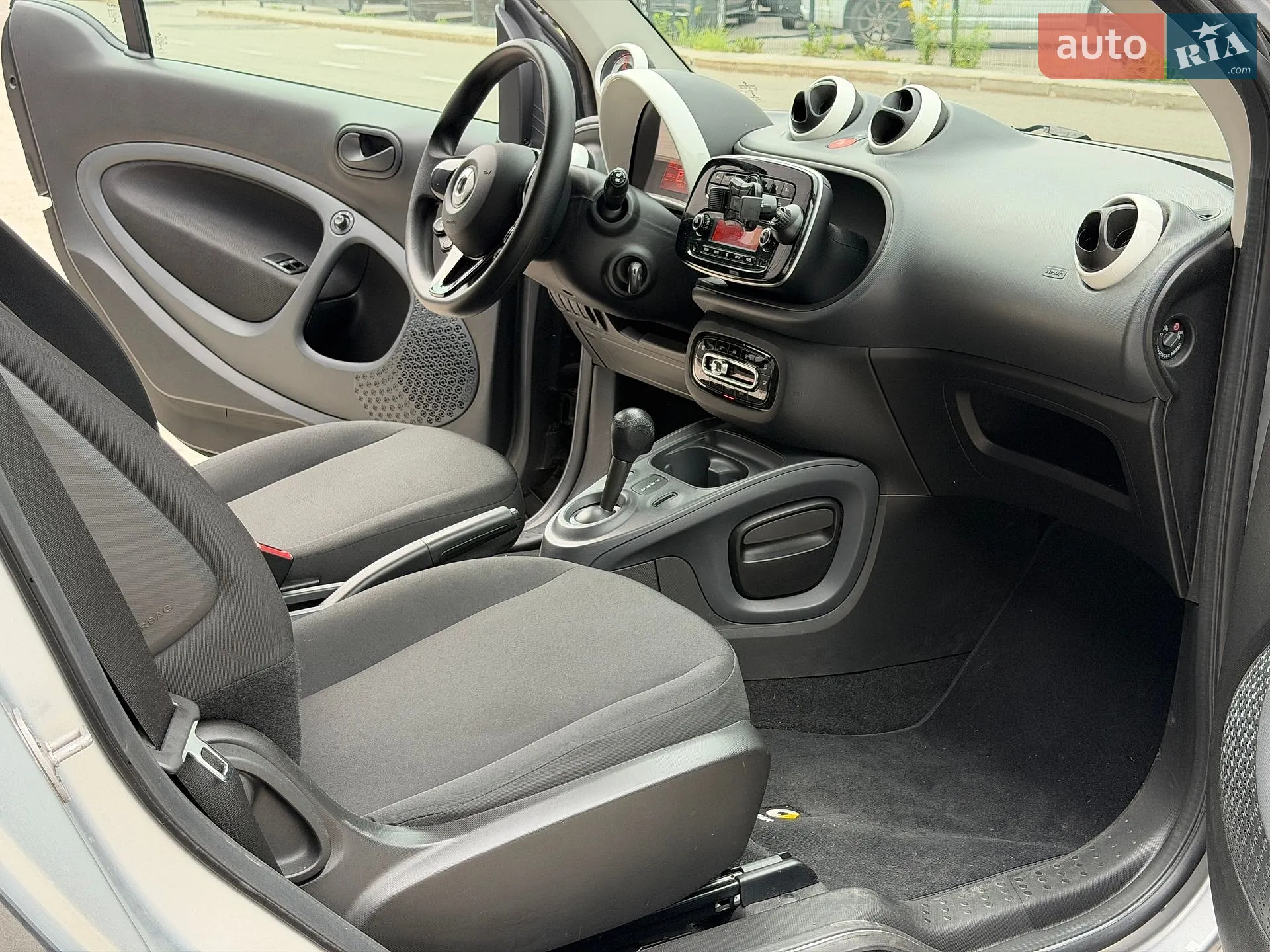 2019 Smart Fortwo - мініатюра 24
