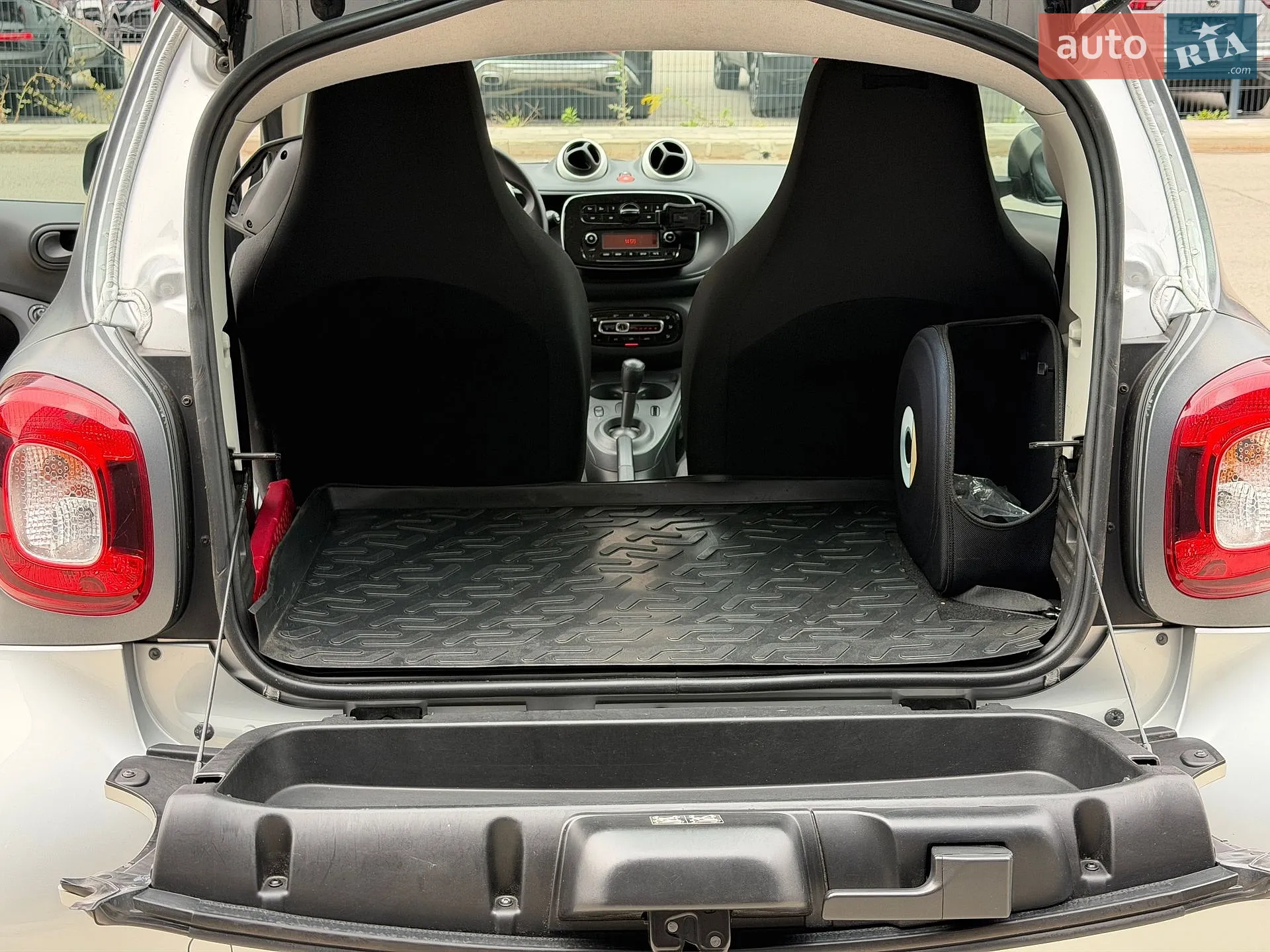 2019 Smart Fortwo - мініатюра 15