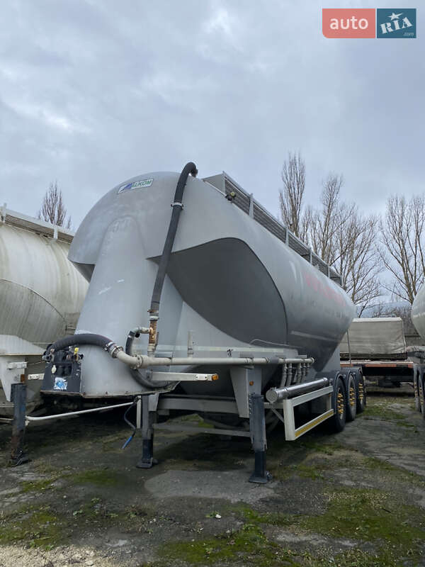 Цементовоз Spitzer SF 2008 в Хмельницькому