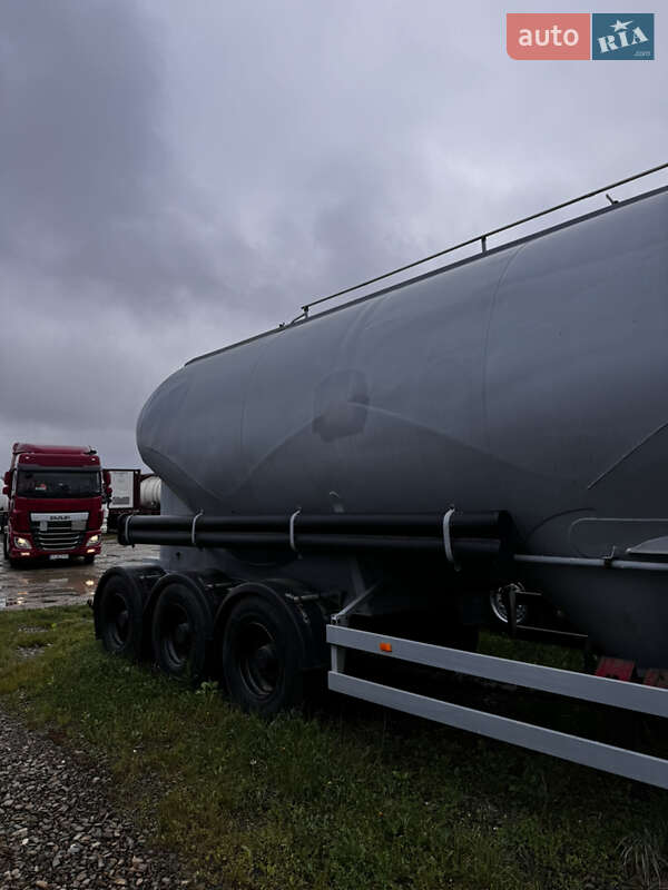 Цементовоз Spitzer SF 1994 в Чернівцях