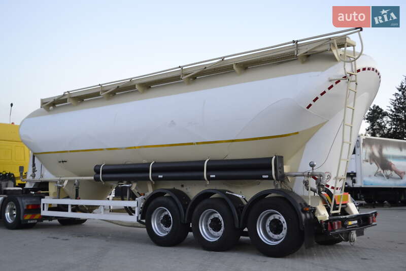 Цементовоз Spitzer SF 1998 в Хусті