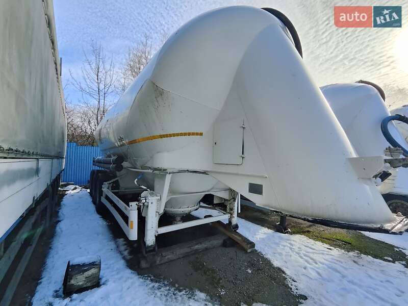 Цементовоз Spitzer Silos 1994 в Хотине