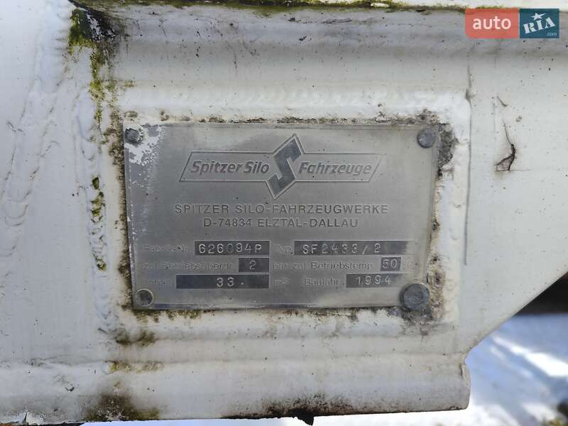 Цементовоз Spitzer Silos 1994 в Хотине