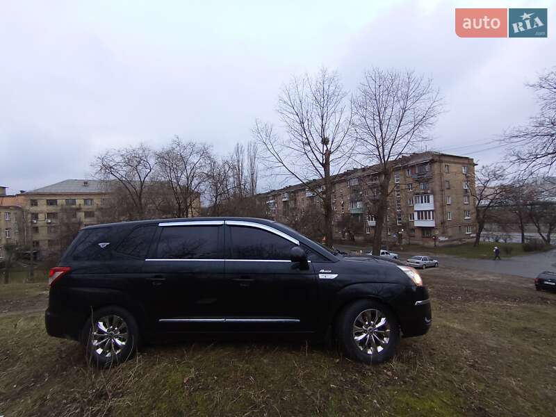 Минивэн SsangYong Korando Turismo 2015 в Киеве