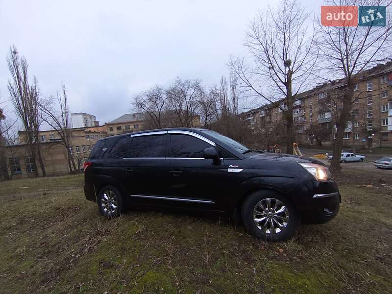 Минивэн SsangYong Korando Turismo 2015 в Киеве