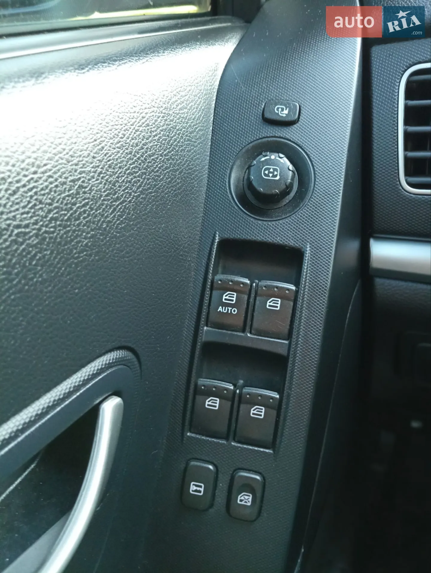 2011 SsangYong Korando - мініатюра 34