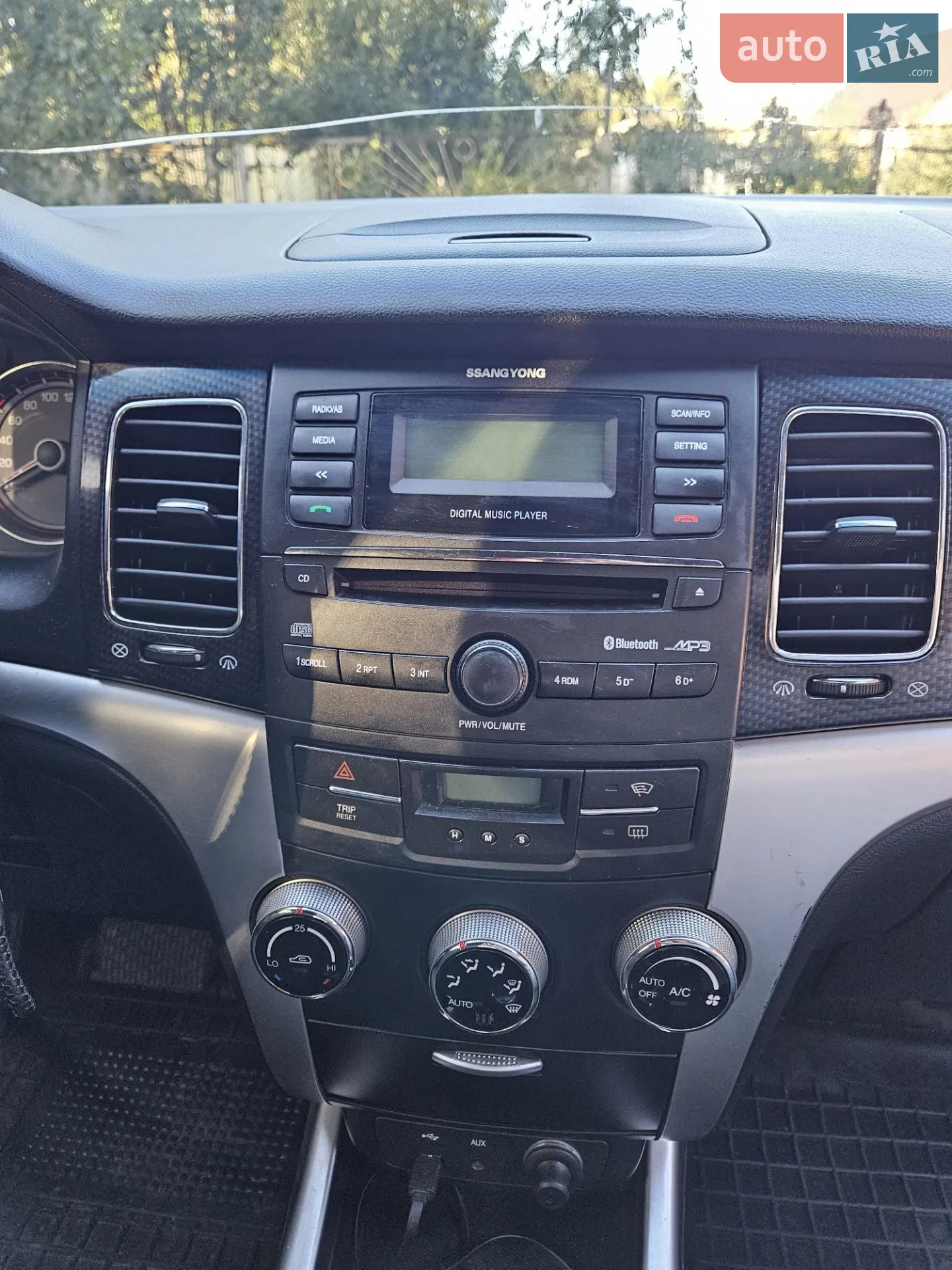 2012 SsangYong Korando - мініатюра 12