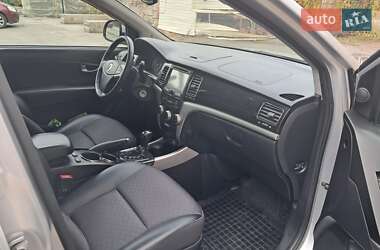 Позашляховик / Кросовер SsangYong Korando 2013 в 